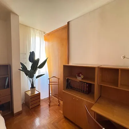 Comfy Vatican Hideaway