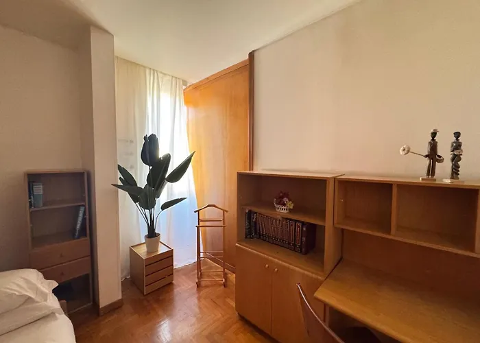 Comfy Vatican Hideaway